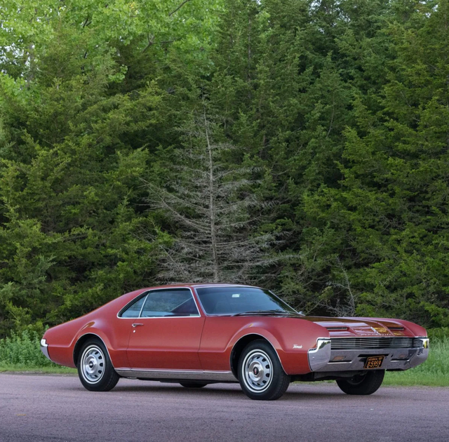 大特価 1966 Pick Auction Trailer a Bring Our Is Toronado Oldsmobile ミニカー