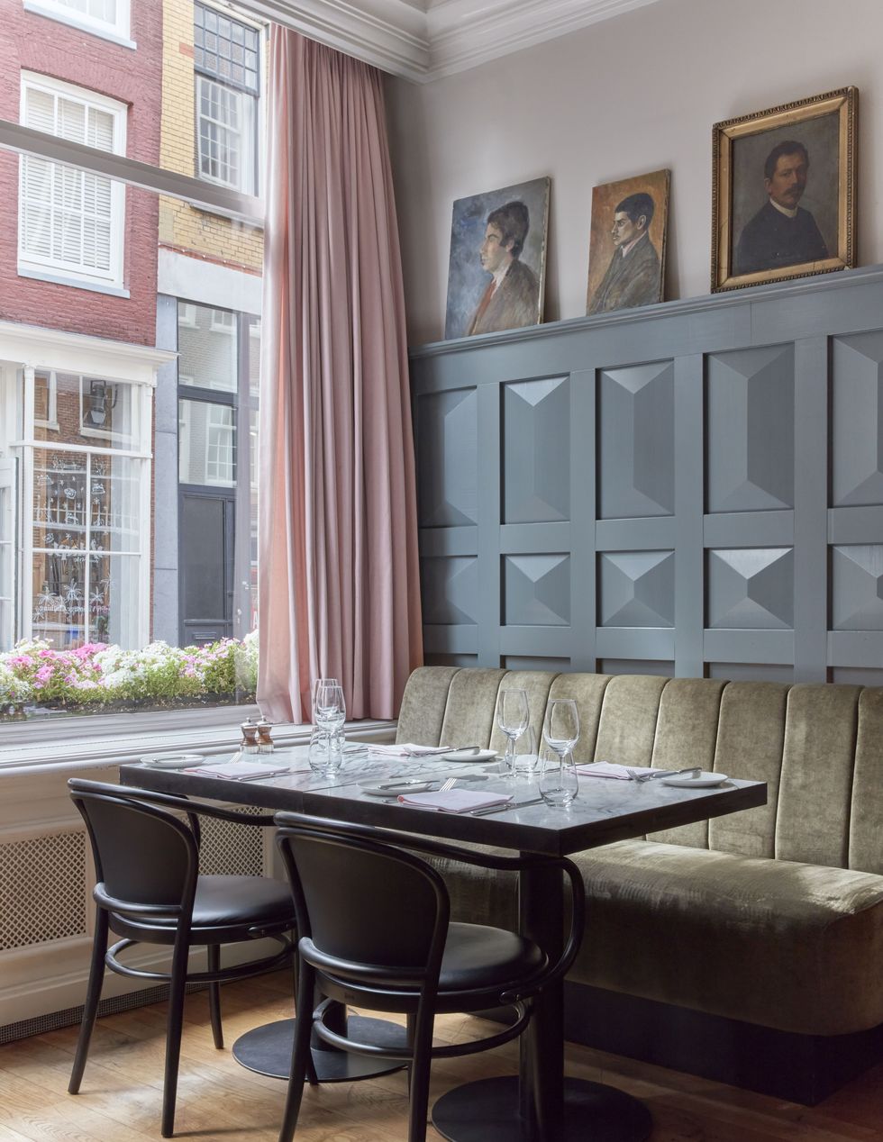 in dit bijzondere amsterdamse restaurant wil je gegarandeerd aanschuiven