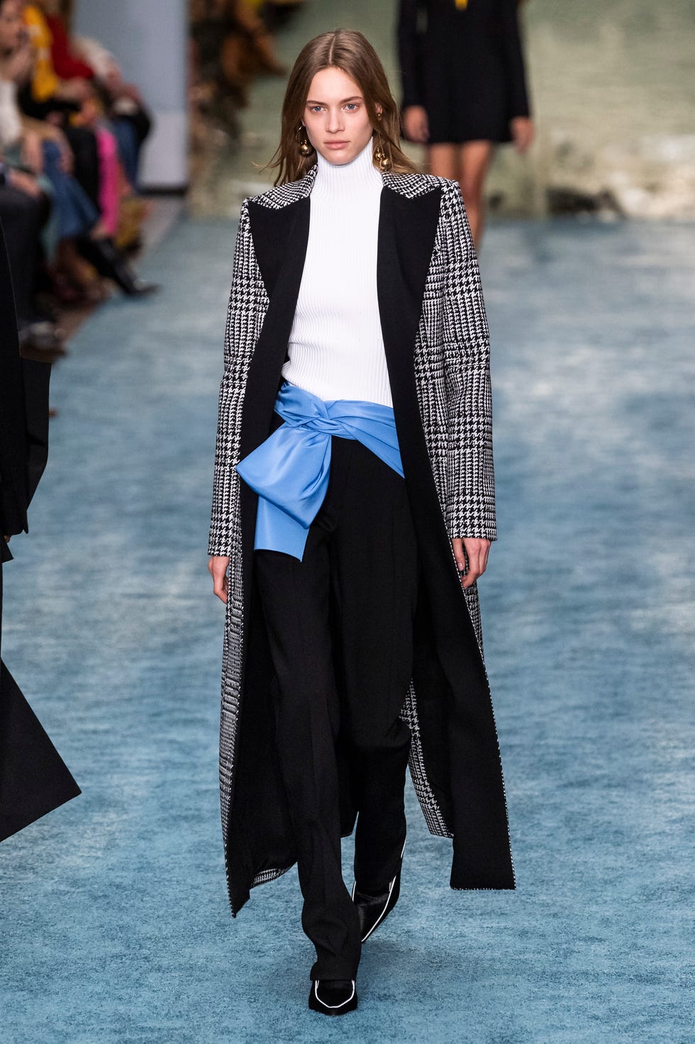 Cappotti moda Inverno 2019 2020: giacche lunghe e oversize è la tendenza  dalle sfilate