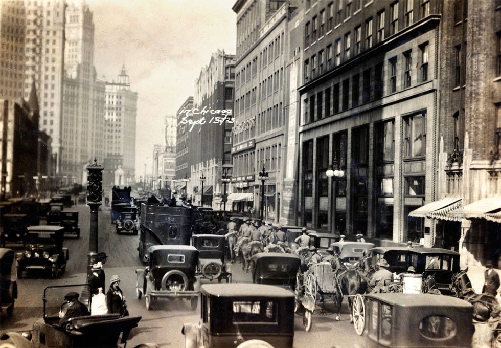 Chicago op deze foto in 1923 wordt een belangrijke schakel in de alcoholsmokkel De strijd om de macht ontaardt in wreed geweld