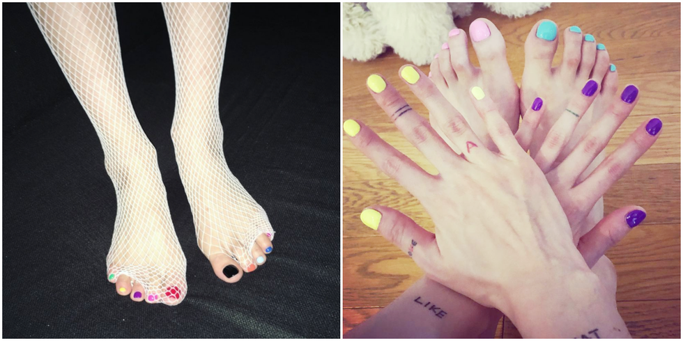 Leg, Nail, Foot, Toe, Finger, Hand, Pink, Ankle, Joint, Sole, 