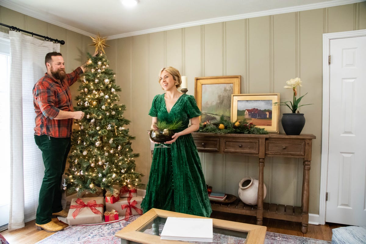 ben-and-erin-napier-give-home-town-clients-christmas-gifts