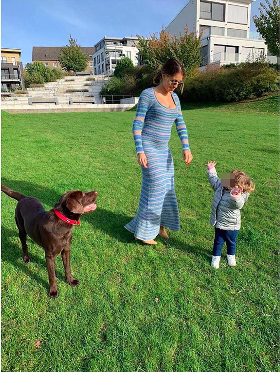 Hiba Abouk ya practica para ser mamá