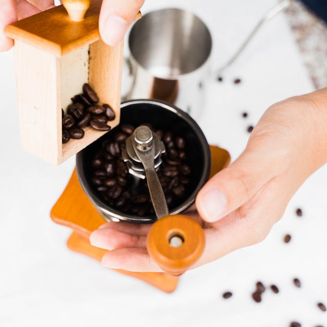 自宅で挽きたての美味しいコーヒーを作れるオススメのコーヒーグラインダーを＜グッド・ハウスキーピング＞からお届け。グラインダーの種類から﻿﻿﻿コーヒー別の挽き具合とともにご紹介します。