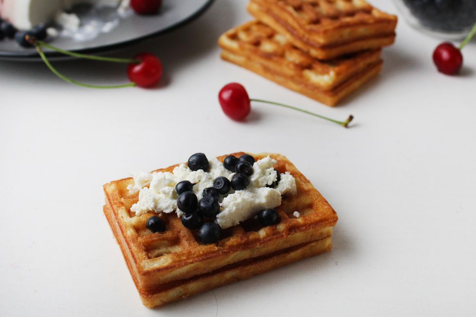 postrun snacks with waffle and fruit