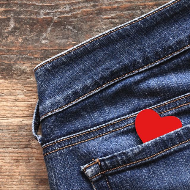 What Is Pocketing? The Latest Dating Trend Isn't Always A Bad Sign