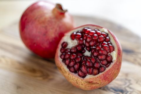 healthy snacks for weight loss   pomegranate