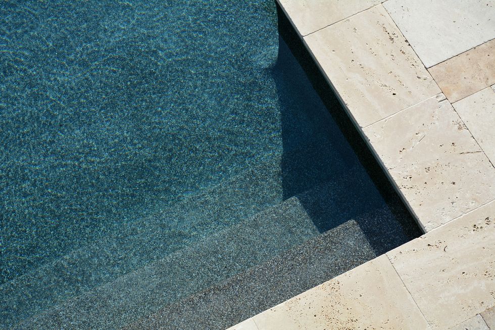 travertine tile on swimming pool
