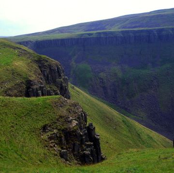 high cup nick is a classic example of a u shaped glacial valley, near dufton, cumbria, england