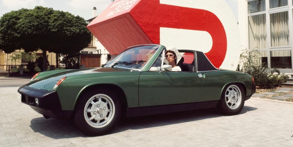 ポルシェが「914」初生産から50周年を記念し、希少写真を公開