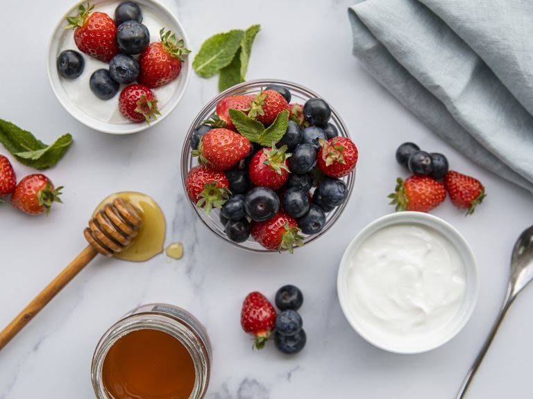 yoghurt with strawberries, blueberries and honey