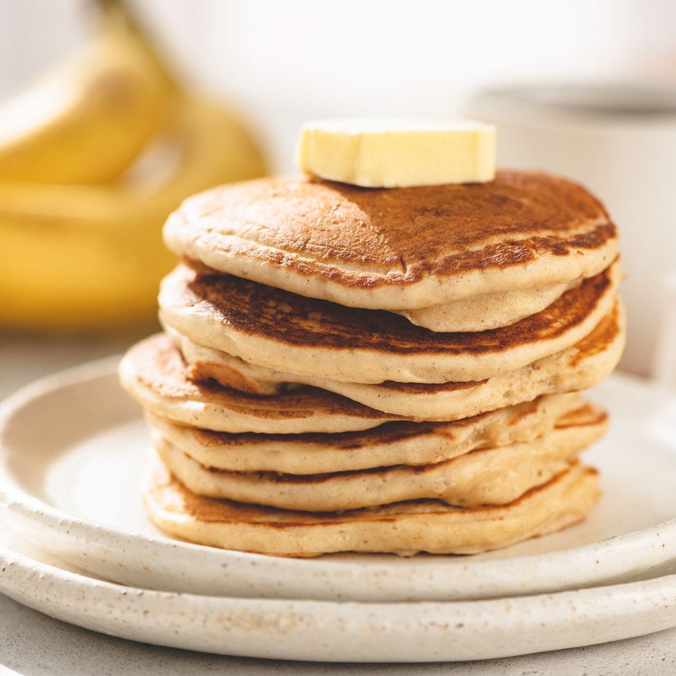 https://hips.hearstapps.com/hmg-prod/images/high-protein-pancakes-1666105961.jpg?crop=0.6672958942897593xw:1xh;center,top&resize=980:*
