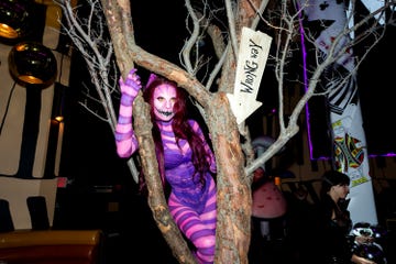 alix earle glamming up into her 2024 halloween costume as the cheshire cat