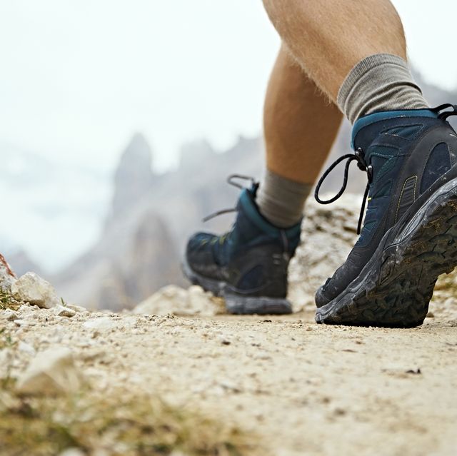 Zapatillas para hacer senderismo hombre  Elige un buen calzado para  practicar ejercicio en la montaña