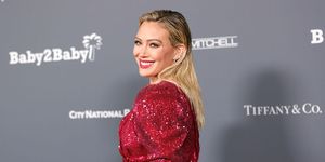 hilary duff just responded to the viral tiktok of her very awkward 2007 performance