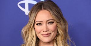 hilary duff’s new tinsel hair is giving us lizzie mcguire vibes
