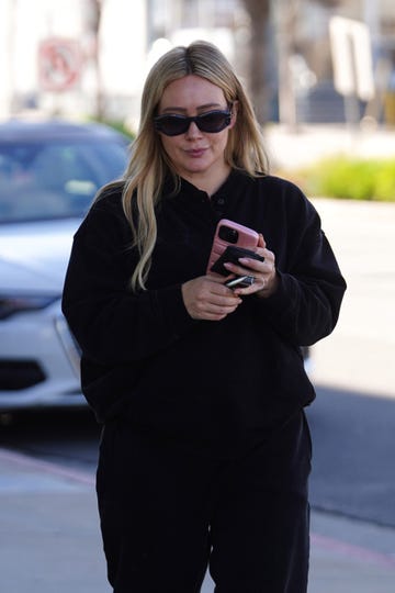 hilary duff paseando