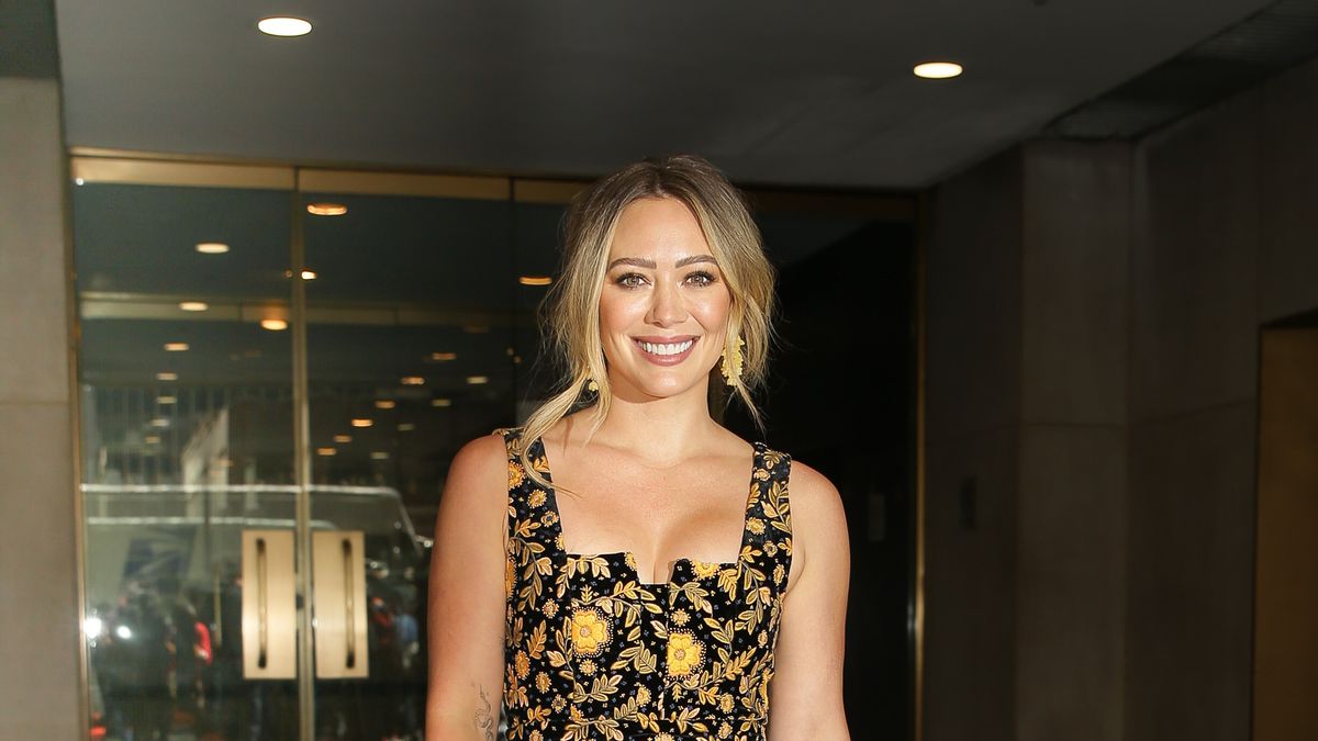 Hilary Duff Upskirt Panties - Hilary Duff Shared an Epic Swimsuit Pic on Instagram