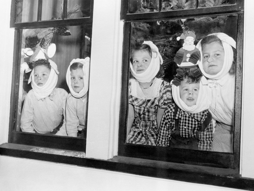 Deze vijf kinderen uit hetzelfde gezin in Rochester in de staat New York hadden in 1948 allemaal de bof een zeer besmettelijke virusinfectie In 1964 voordat Hilleman er een vaccin tegen ontwikkelde waren er in de Verenigde Staten naar schatting zon 210000 kinderen met de ziekte Afgelopen jaar waren dat er slechts 3474