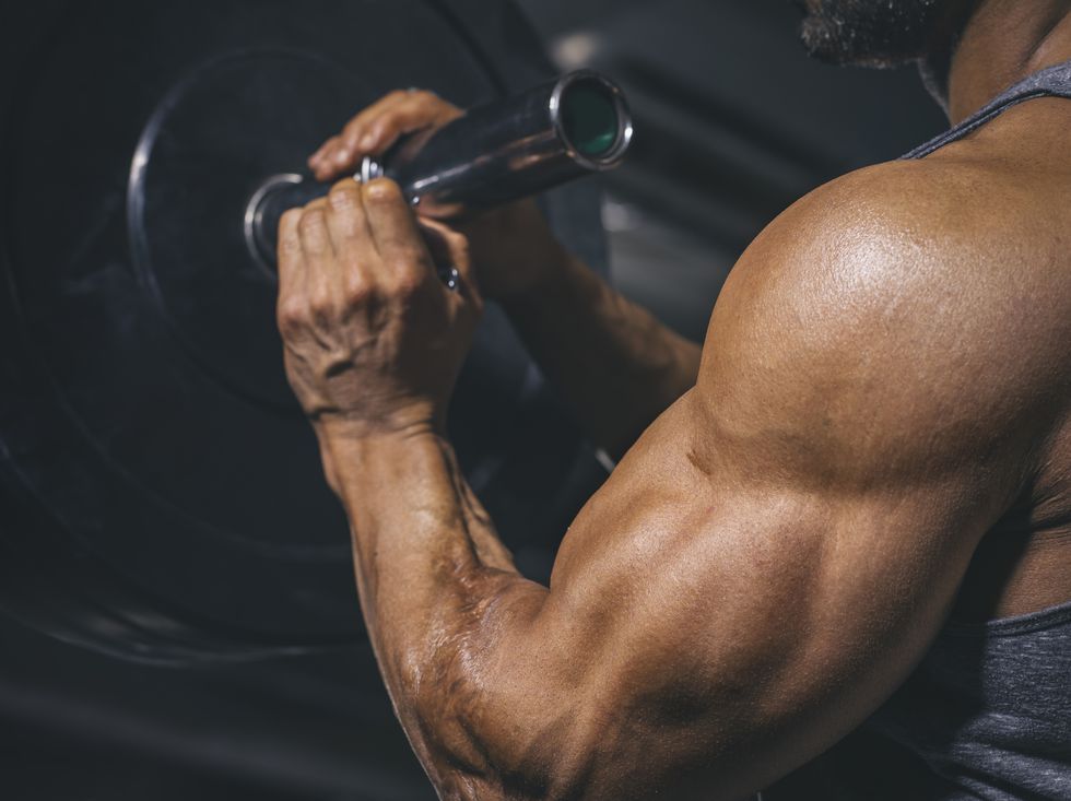 Cuánto se tarda en tener unos bíceps grandes?