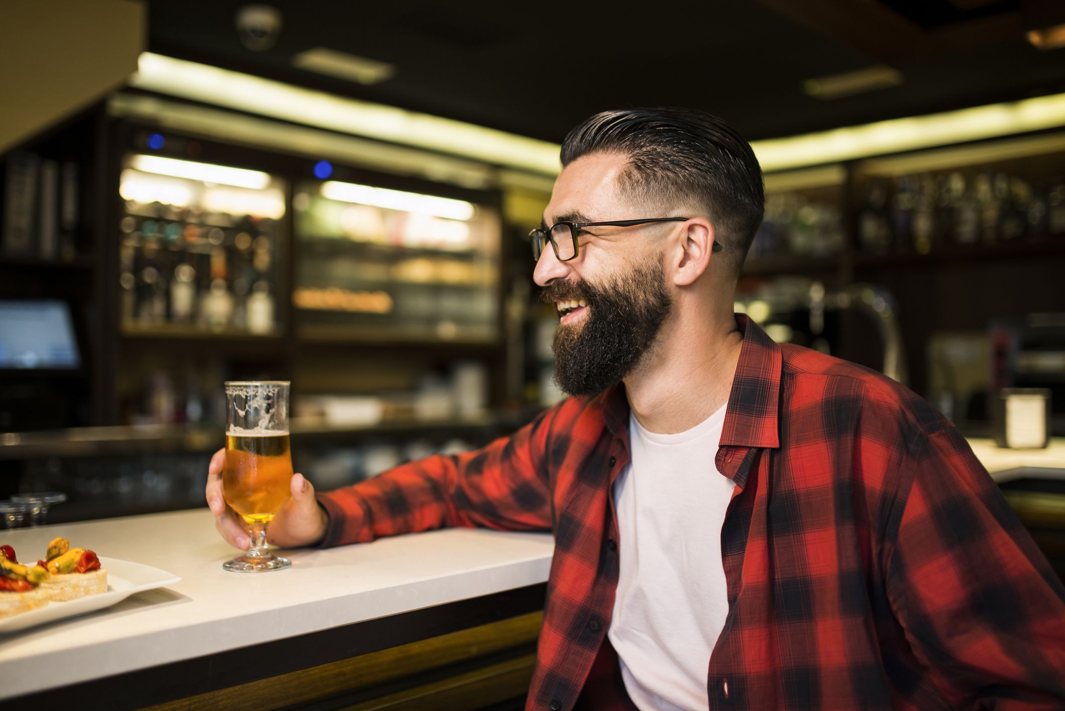 Why Going to a Bar Is Surprisingly Enjoyable Alone