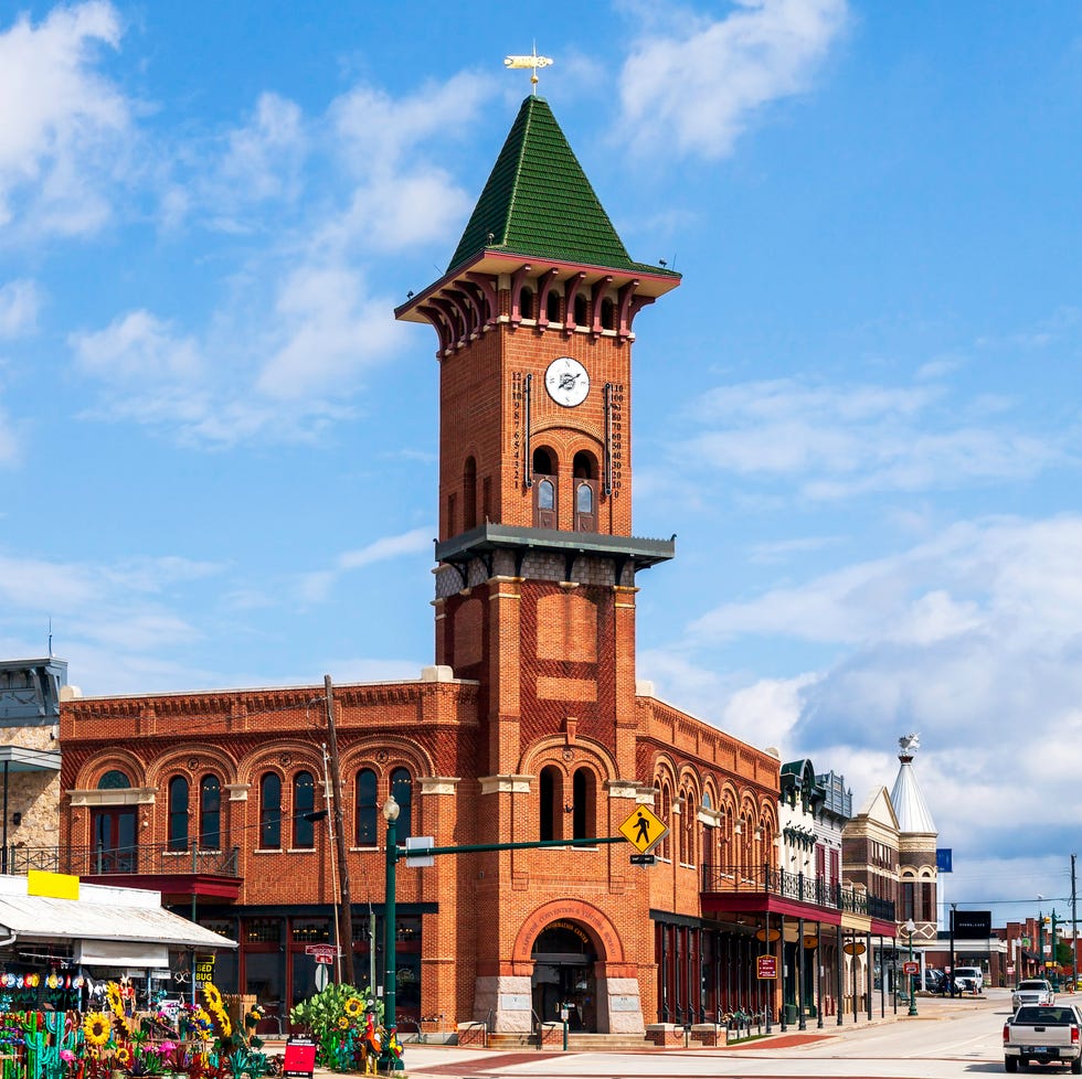 historic downtown grapevine texas with its collection of unique hops and its amazing convention center and visitor's bureau