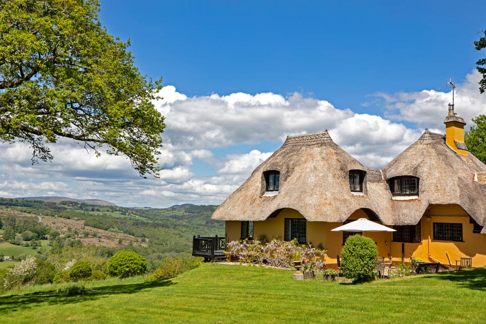 Historic Thatched Cottage in Dartmoor National Park is For Sale