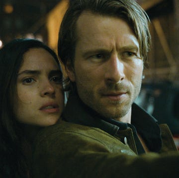 hit man l to r adria arjona as madison masters and glen powell as gary johnson cr courtesy of netflix hit man l to r adria arjona as madison masters and glen powell as gary johnson cr courtesy of netflix