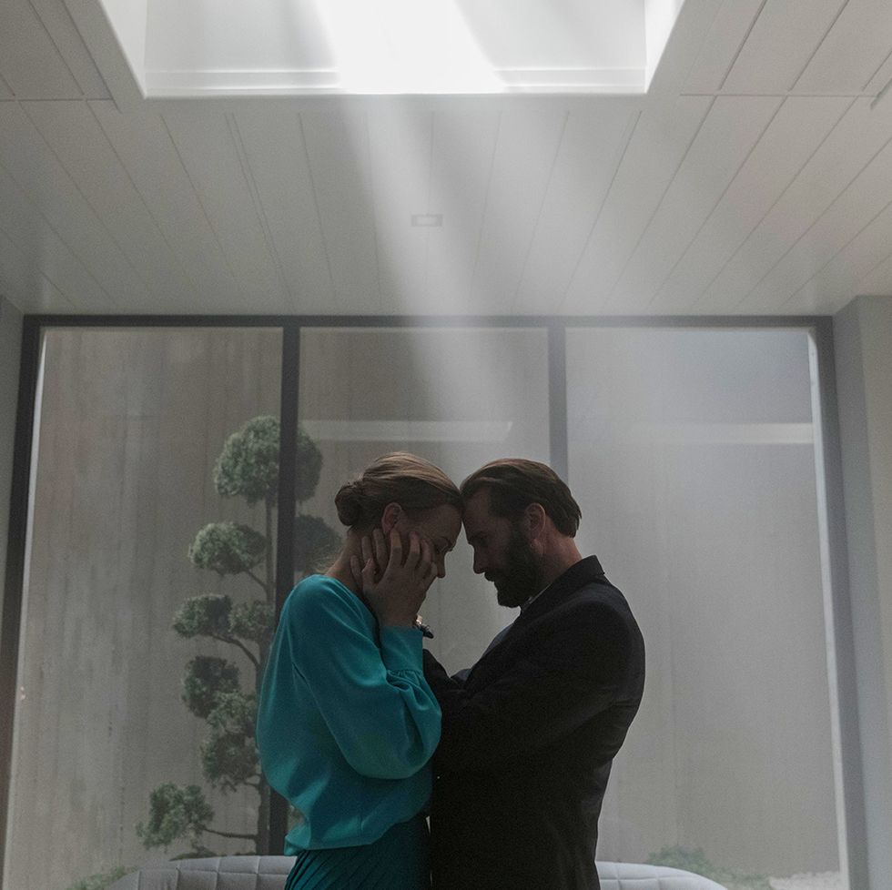the handmaid's tale    "sacrifice"   episode 312    gilead leadership is rocked by losses among their own luke and moira adjust to new arrivals in canada june worries about disruptions to her plan, only to have tragedy strike the entire household serena yvonne strahovski and fred joseph fiennes, shown photo by jasper savagehulu