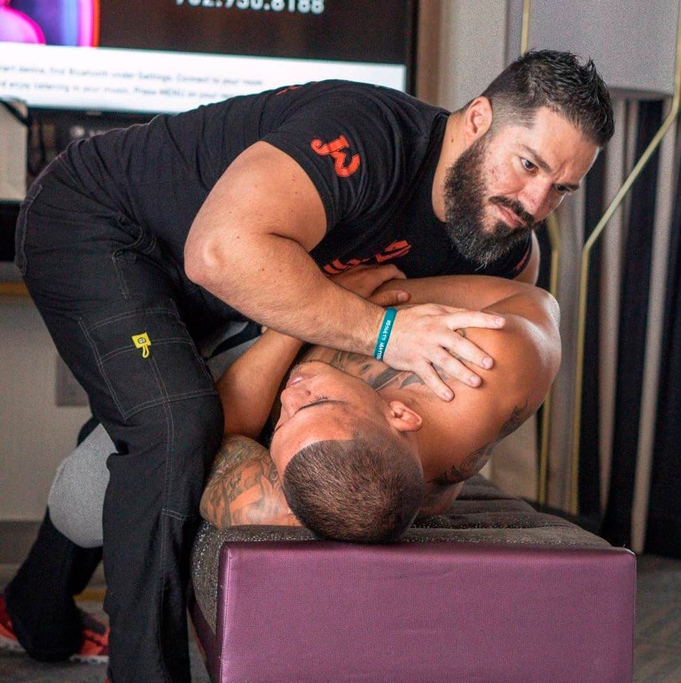 mma fighter anthony pettis during a session with hightower