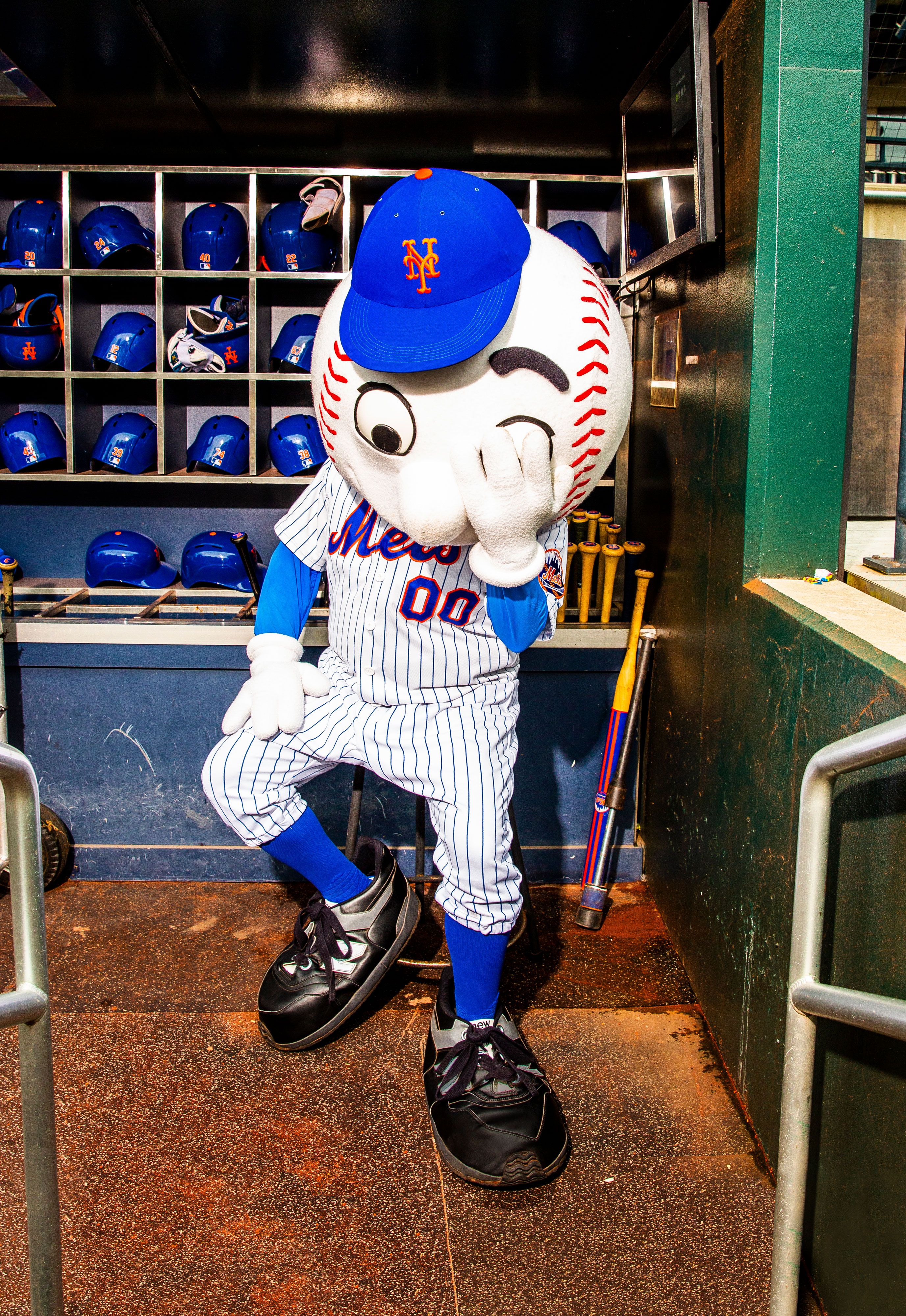 Mr. Met's Middle Finger and Six Other Famous Mascots-Gone-Wild Moments