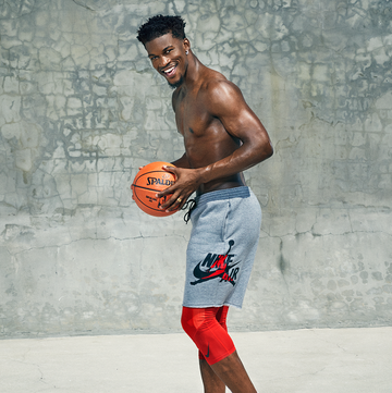 Basketball player, Barechested, Basketball, Knee, Muscle, Joint, Sportswear, Sports, Ball, Team sport, 