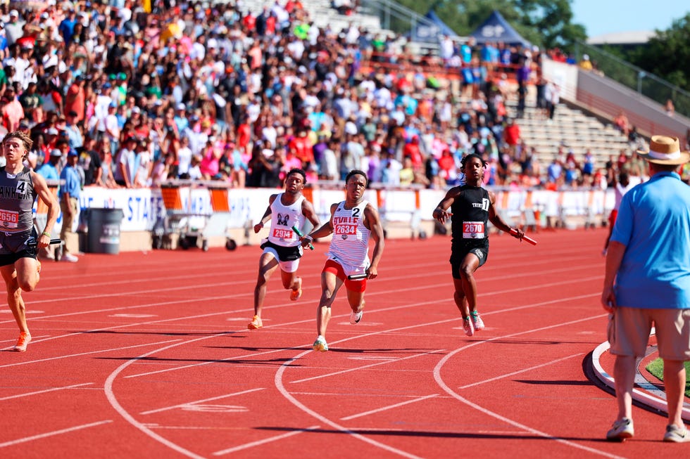 brayden williams (center), sprinter, duncanville high school, duncanville, texas.