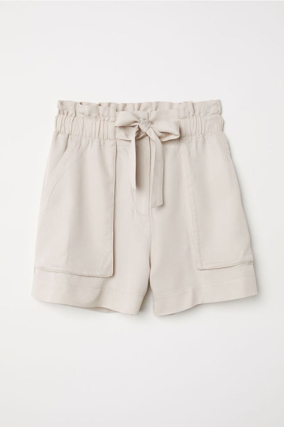 White, Clothing, Shorts, Beige, Khaki, Bermuda shorts, Waist, Textile, Trousers, Pocket, 