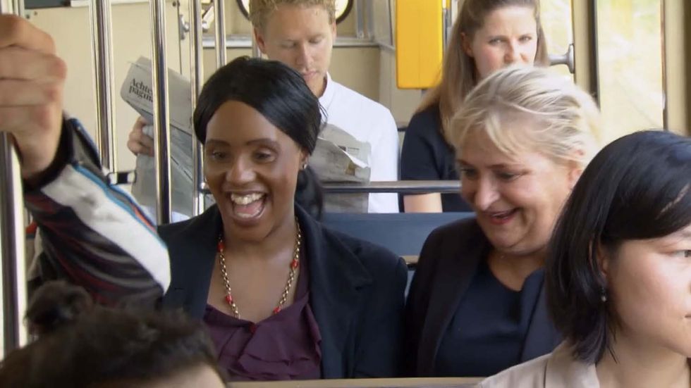 Vrouwen in een tram.