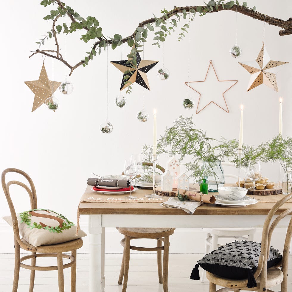 Product, Wall, Room, Leaf, Wall sticker, Interior design, Wallpaper, Branch, Table, Star, 