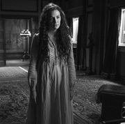 the haunting of bly manor l to r kate siegel as viola in episode 108 of the haunting of bly manor cr eike schroternetflix © 2020
