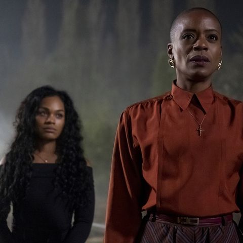 the haunting of bly manor l to r tahirah sharif as rebecca jessel and t'nia miller as hannah in the haunting of bly manor cr eike schroternetflix © 2020