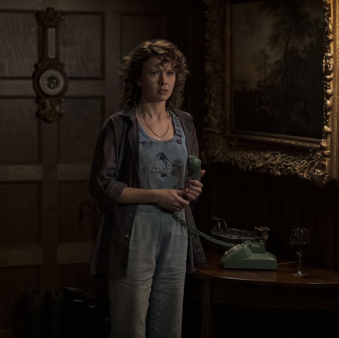 the haunting of bly manor l to r amelia eve as jamie in the haunting of bly manor cr eike schroternetflix © 2020