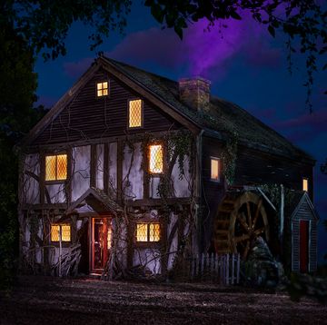 sanderson sister house recreation from hocus pocus