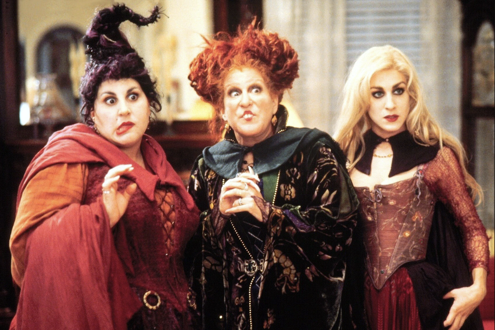 DIY This Hocus Pocus Costumes For Your Main Witches