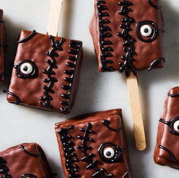 Hocus Pocus S'mores Pops chocolate pops with candy eyes