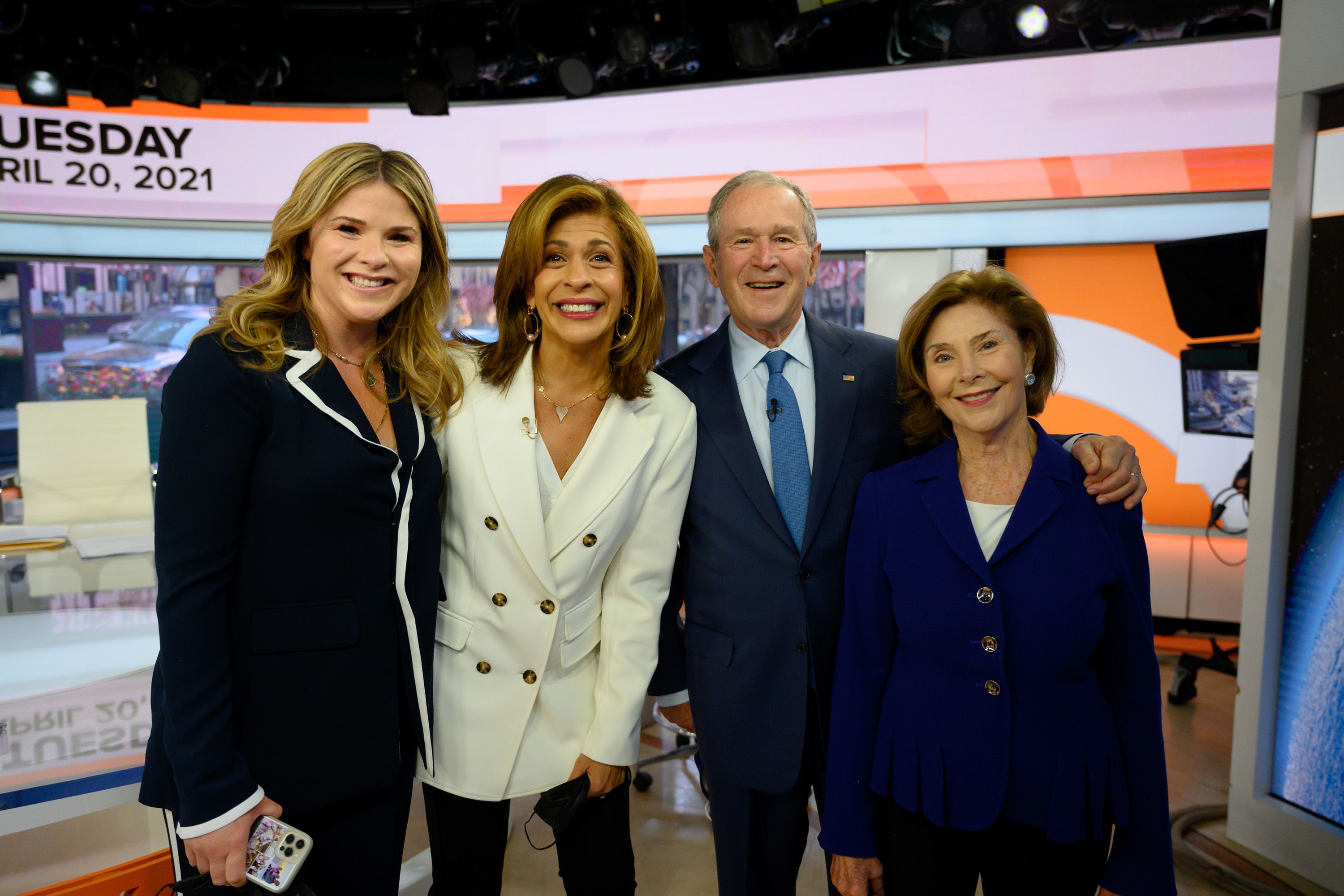 See Hoda, Jenna Bush Hager share an ugly (and hot!) Christmas