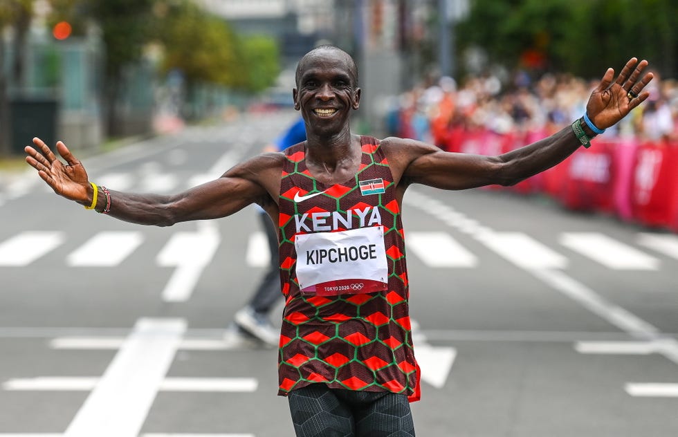 el maratoniano eliud kipchoge en el maratón de tokio 2020