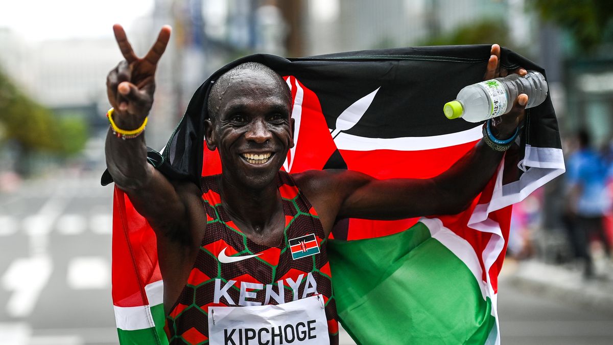 preview for Eliud Kipchoge Shares How He Stays Calm Heading into 2023 Boston Marathon