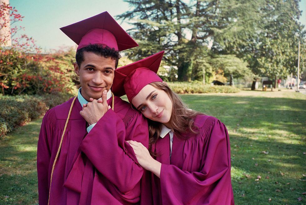 hello, goodbye, and everything in between2022 jordan fisher as aiden and talia ryder as clare  cr michael lewencourtesy of netflix