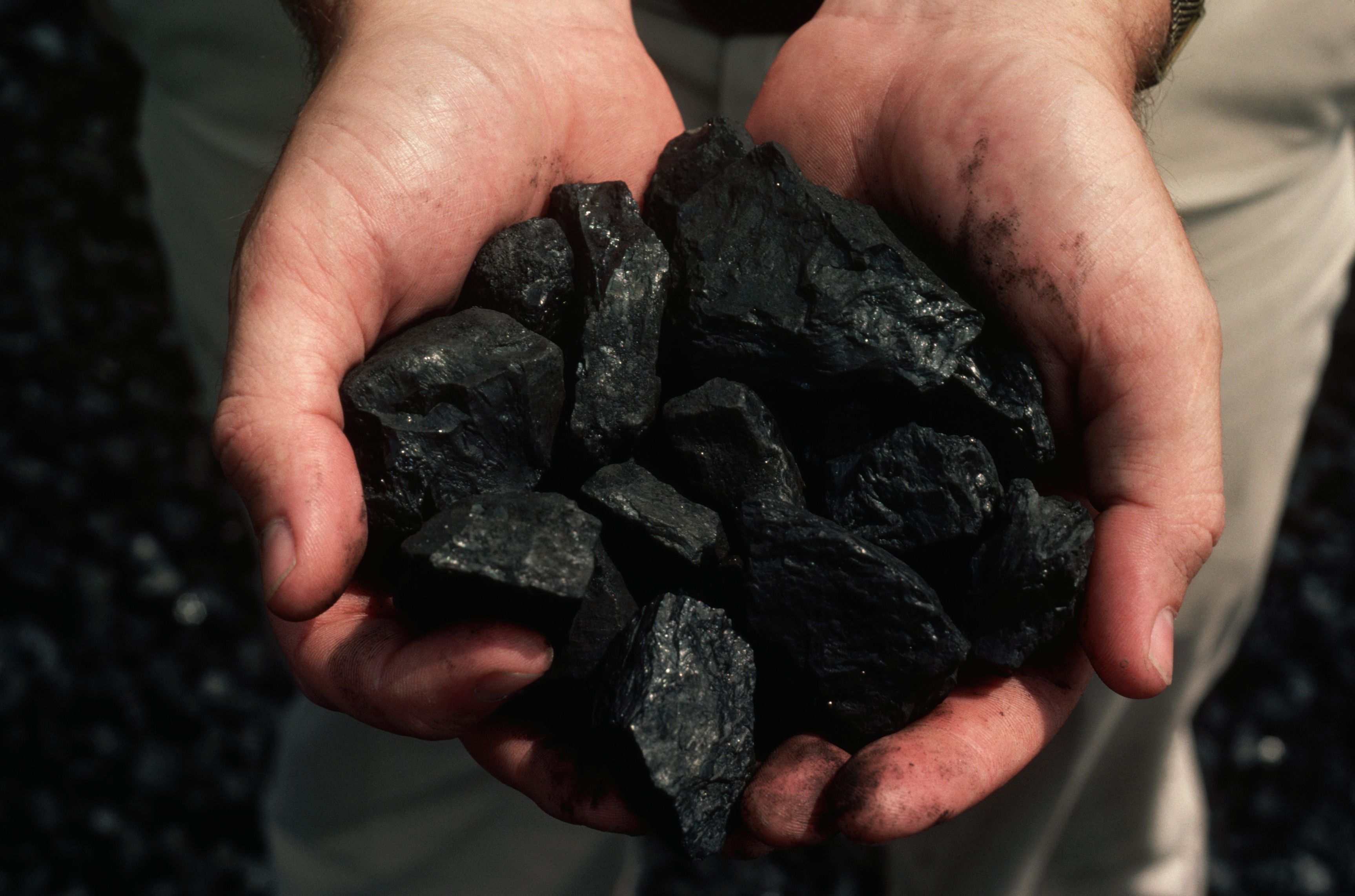 Лучший каменный уголь. Уголь каменный 5-20. Каменный уголь в Кыргызстане. Ископаемый уголь. Уголь природный ресурс.