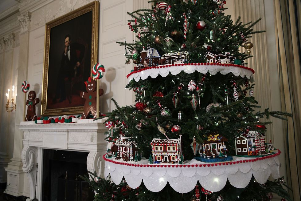 the white house is decorated for the 2016 holiday season