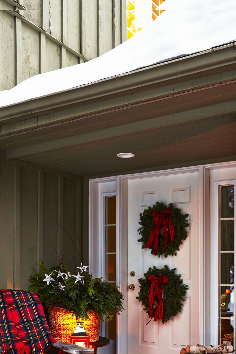 diy christmas decorations cozy front porch centerpiece