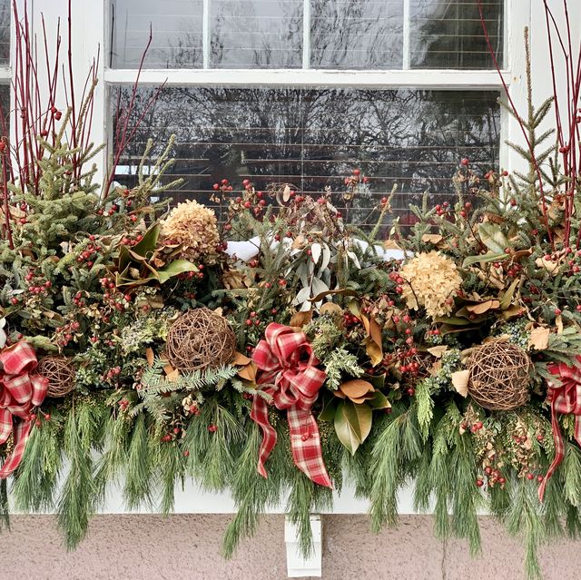 Christmas Pine and Berry Swags, Small Christmas Floral Stems, Winter Pine  Picks, With Red Berries, 